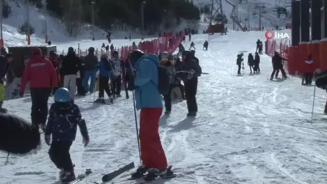 Palandöken Kayak Merkezi sömestir tatilinde 400 bin kişiyi ağırladı