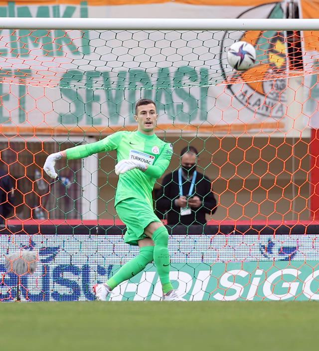 Yok artık Pena! Galatasaray'ın yeni kalecisi ilk maçında inanılmazı başardı Yok artık Pena! Galatasaray'ın yeni kalecisi ilk maçında inanılmazı başardı