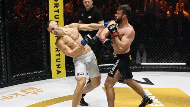 Emekli espor oyuncusu, çıktığı ilk MMA maçını kazandı