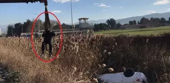 Otomobil kanala saplanınca görevli kıvrak zekasını konuşturdu, araç hemen kurtarıldı