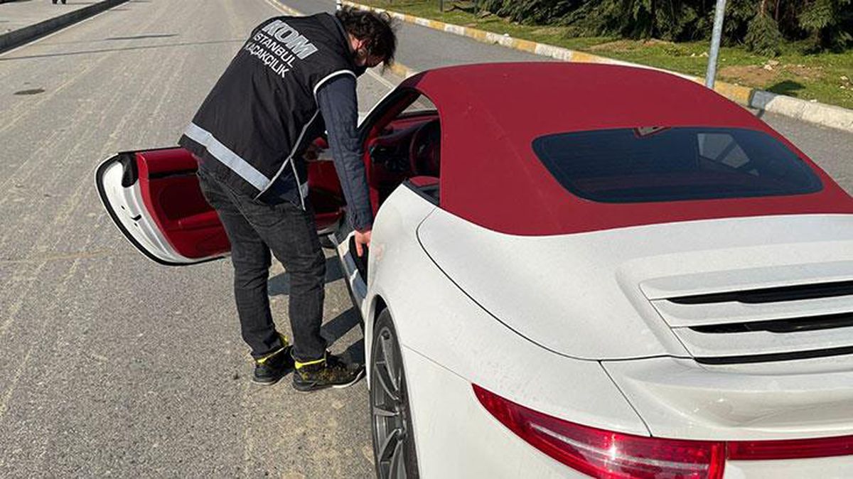 Piyasa değerleri dudak uçuklattı! İstanbul emniyetinden 'lüks otomobil' kaçakçılarına operasyon