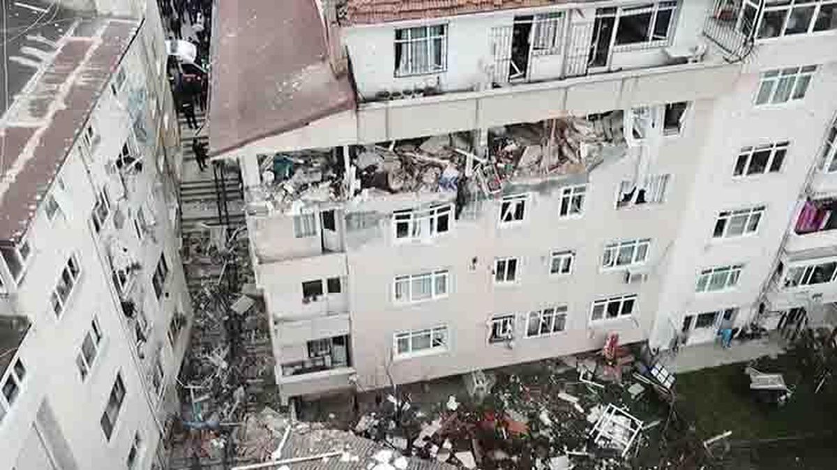 Son Dakika! Üsküdar'da 5 katlı binada şiddetli patlama: 2'si ağır 4 yaralı