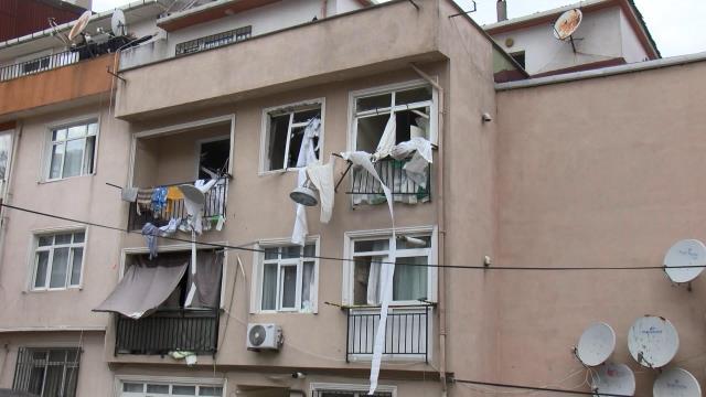 Üsküdar'da doğalgaz patlaması sonrası vatandaşların panik anı kamerada