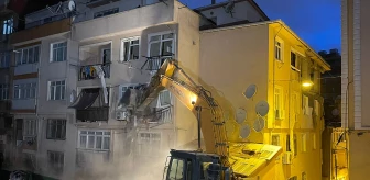Vali Yerlikaya, Üsküdar'da patlama patlamanın meydana geldiği binada incelemelerde bulundu