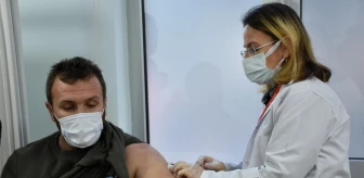 Yerli Kovid-19 aşısı TURKOVAC Trabzon'da uygulanmaya başlandı
