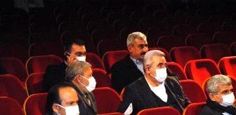 Adana Büyükşehir Meclisinde yine işçi çıkışları gündem oldu