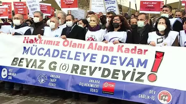 Bazı doktorlar TTB'nin çağrısıyla iş bırakma eylemi yaptı