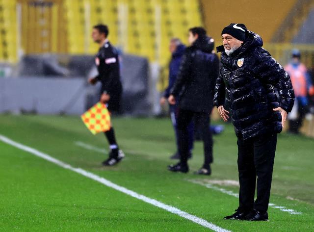 Canlı yayına damga vurdu! İsmail Kartal'ın röportajını dinleyen Hikmet Karaman fena patladı