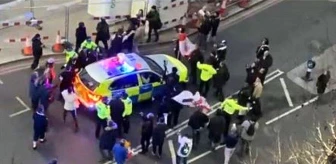 İngiltere'de İşçi Partisi lideri Starmer'a yönelik protestoda iki kişi tutuklandı