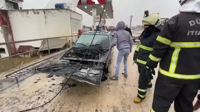 Yanan otomobil kullanılamaz hale geldi