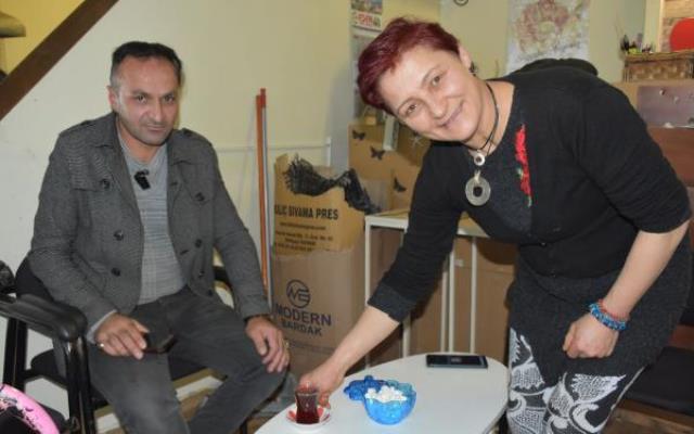 'Yapamazsın' diyenlere inat işine dört elle sarıldı, Sivas'ın tek kadın kıraathanecisi oldu 'Yapamazsın' diyenlere inat işine dört elle sarıldı, Sivas'ın tek kadın kıraathanecisi oldu