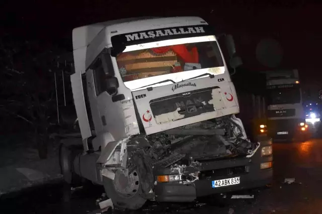 Afyonkarahisar-Konya karayolunda buzlanma ve kazalar nedeniyle 2 saattir ulaşım sağlanamıyor