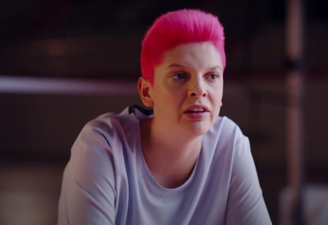 Ebrar Karakurt'tan radikal imaj değişimi! Pembe saçlarını unutun