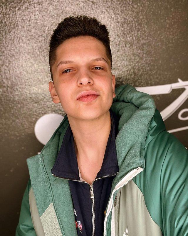 Ebrar Karakurt'tan radikal imaj değişimi! Pembe saçlarını unutun