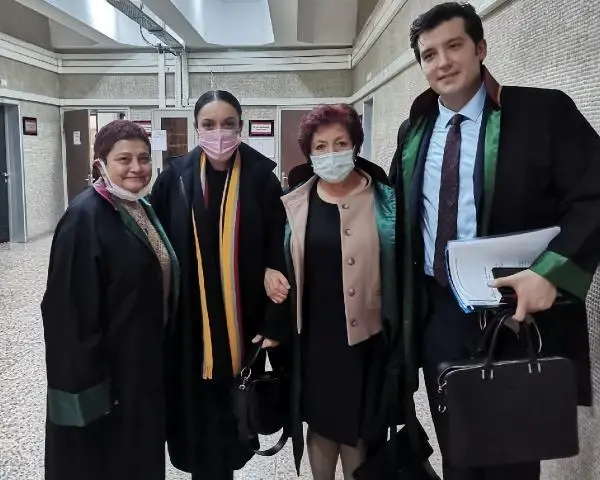 Musa Orhan'a hakaretten yargılanan Ezgi Mola'ya şok teklif! Uzlaşmak için 50 bin TL istedi Musa Orhan'a hakaretten yargılanan Ezgi Mola'ya şok teklif! Uzlaşmak için 50 bin TL istedi