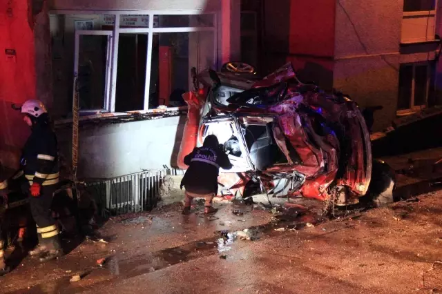 Feci kaza bir aileyi darmadağın etti! Anne-baba öldü, kızları ağır yaralı
