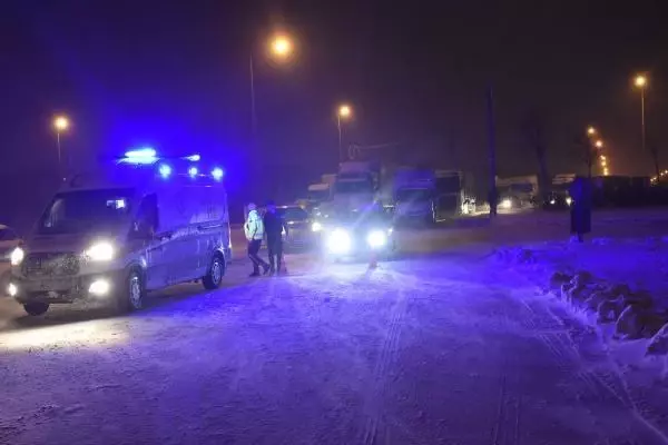 Konya'da kar nedeniyle komşu illerle kara yolu bağlantısı kesildi