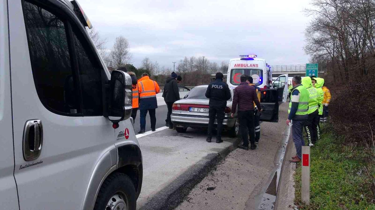 TEM'de yol ortasında duran otomobil içinde ölü bulundu