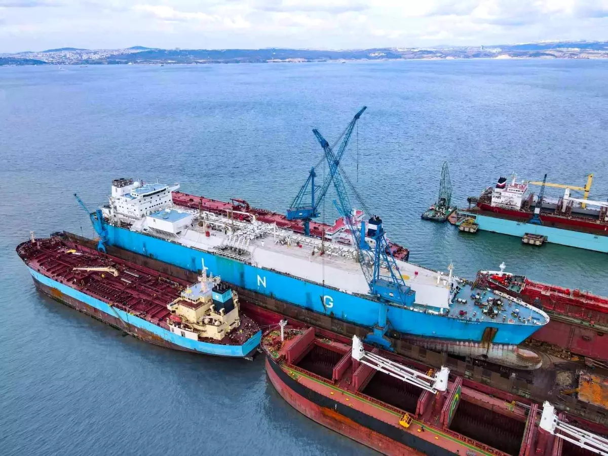 Altınova Tersaneler Bölgesi'nde LNG gemilerinin bakım ve onarımları başladı