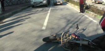 ÇANAKKALE - Kamyonetin çarptığı motosiklet sürücüsü yaralandı