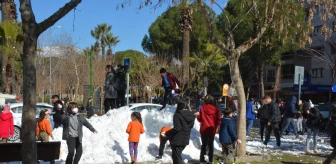 Ödemiş Belediyesi'nden çocuklara kar sürprizi
