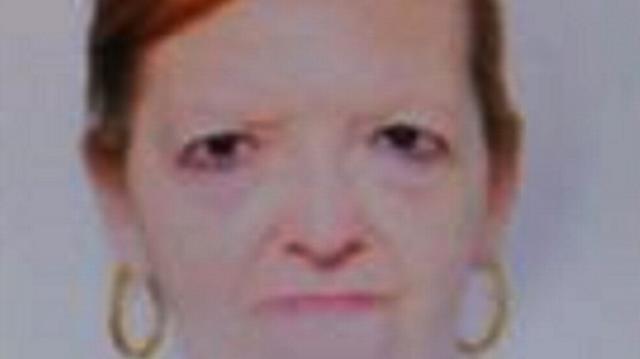 Polis, terk edilmiş evin mutfağında 2 yıldır sandalyede oturan ölü kadını buldu! Bölgeye kimse yaklaştırılmıyor Polis, terk edilmiş evin mutfağında 2 yıldır sandalyede oturan ölü kadını buldu! Bölgeye kimse yaklaştırılmıyor