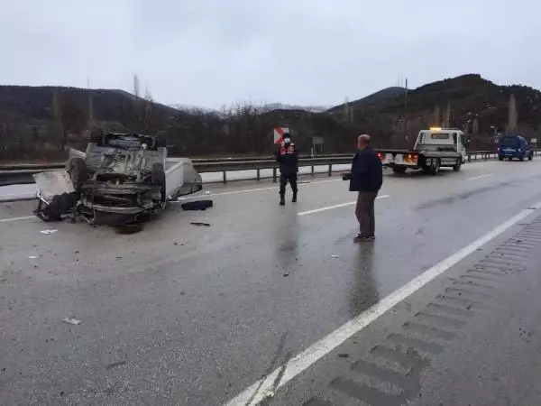 Takla atıp, ters dönen otomobilde sürücü öldü