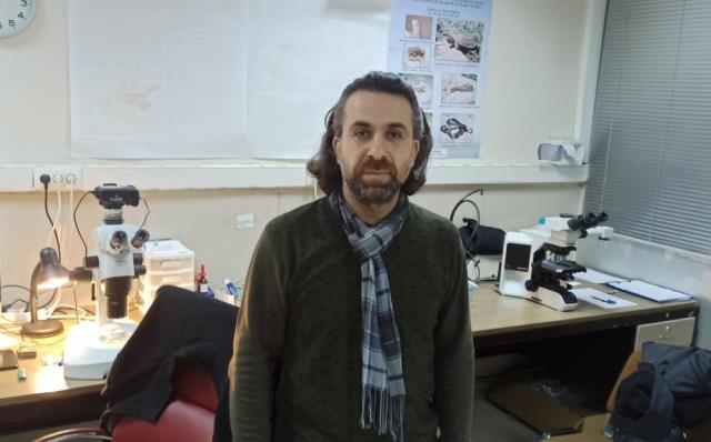 Yer Türkiye! Kış uykusunda olması gereken yılan kar üzerindeki görüntüsüyle bilim dünyasını şaşırttı