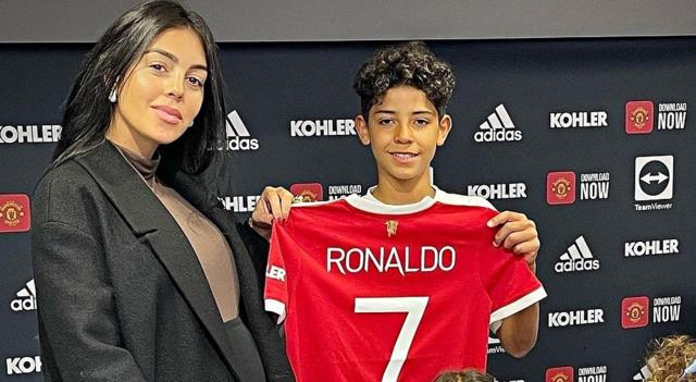Babasının oğlu! Cristiano Ronaldo Junior, dev takıma transfer oldu
