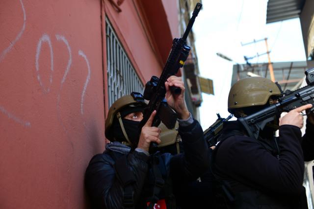 Bakan Soylu sinyali vermişti! Ekipler belirlenen adreslere gündüz vakti baskın yaptı