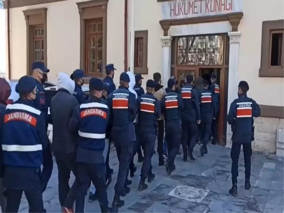 Balıkesir'de göçmen kaçakçılığı iddiasıyla 7 zanlı tutuklandı