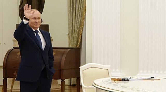 Gündem olan Putin-Macron görüşmesinin perde arkası! PCR test kuralına uymadığı için uzun masa tercih edilmiş Gündem olan Putin-Macron görüşmesinin perde arkası! PCR test kuralına uymadığı için uzun masa tercih edilmiş