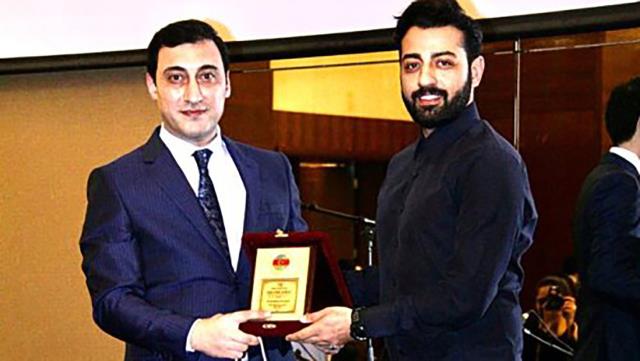 İzmirli sanatçı Armağan Zengin'e Azerbaycan'da büyük onur!