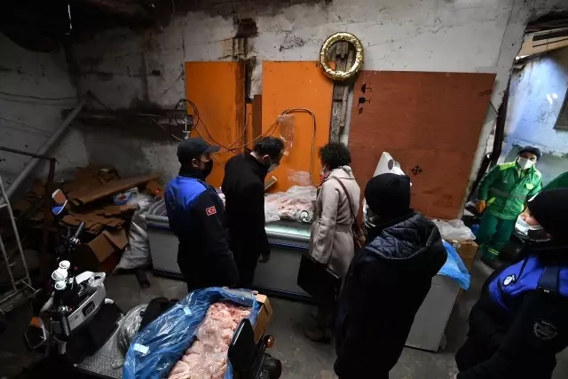 Kaçak tavuk operasyonunda şoke eden görüntü Kaçak tavuk operasyonunda şoke eden görüntü
