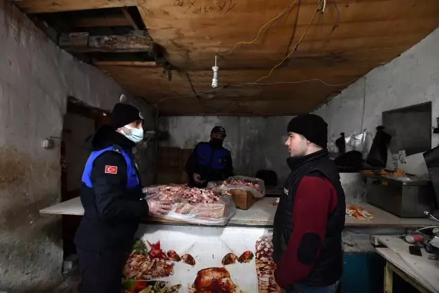 Kaçak tavuk operasyonunda şoke eden görüntü Kaçak tavuk operasyonunda şoke eden görüntü
