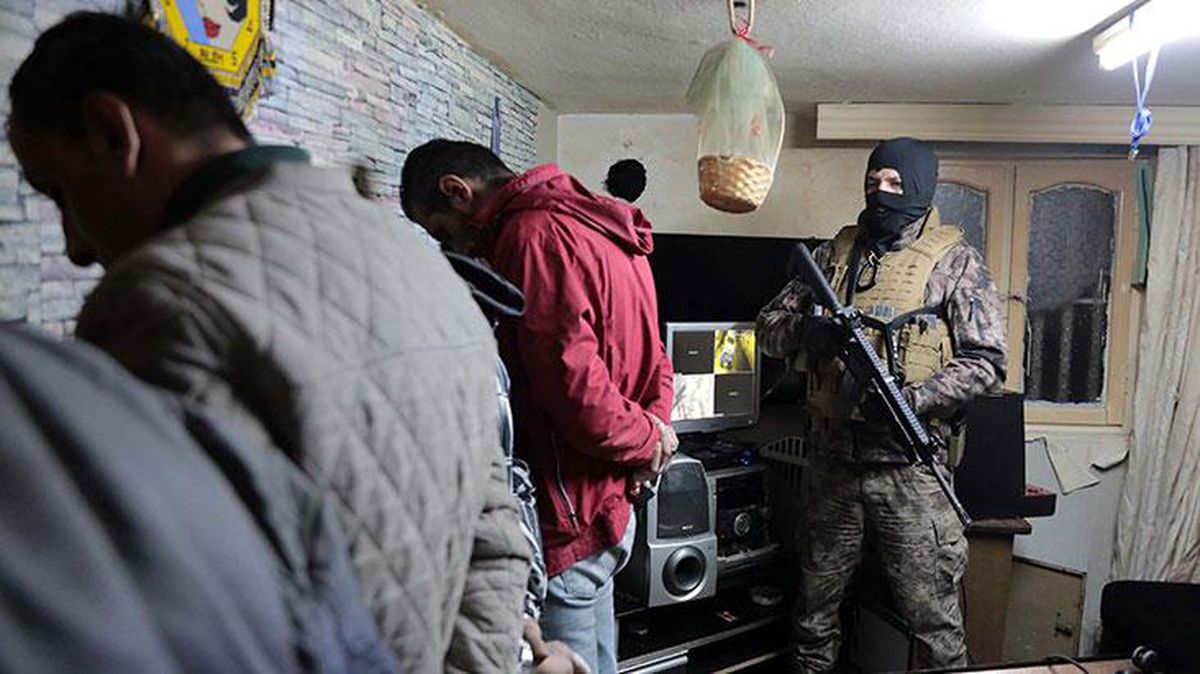 Uyuşturucu çetelerine dev vurgun! Özel hareket polisleri şehrin dört bir yanında operasyon düzenledi