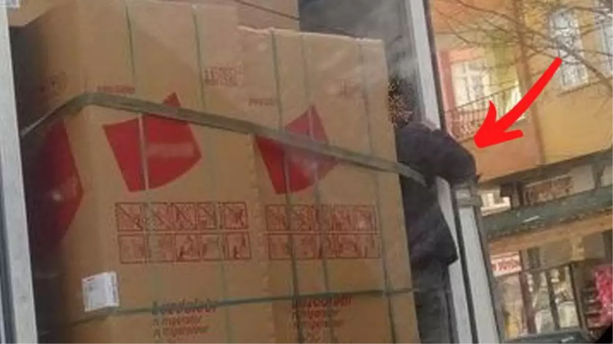 Fotoğraf sosyal medyada paylaşıldı, polis harekete geçti! Beyaz eşya ile kamyonet kasası arasındaki tehlikeli yolculuğa ceza