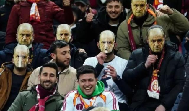 Galatasaray stadında Fatih Terim krizi! Güvenlik güçleri zorla dışarı çıkartmaya çalıştı Galatasaray stadında Fatih Terim krizi! Güvenlik güçleri zorla dışarı çıkartmaya çalıştı