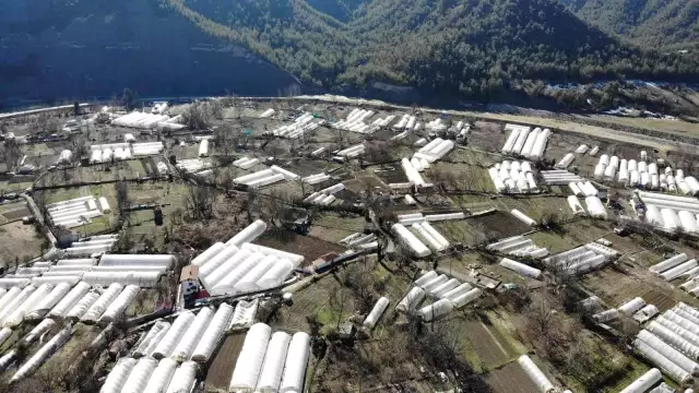 Türkiye'nin en kalabalık ikinci köyü ünlü marka ile dünyayı giydiriyor