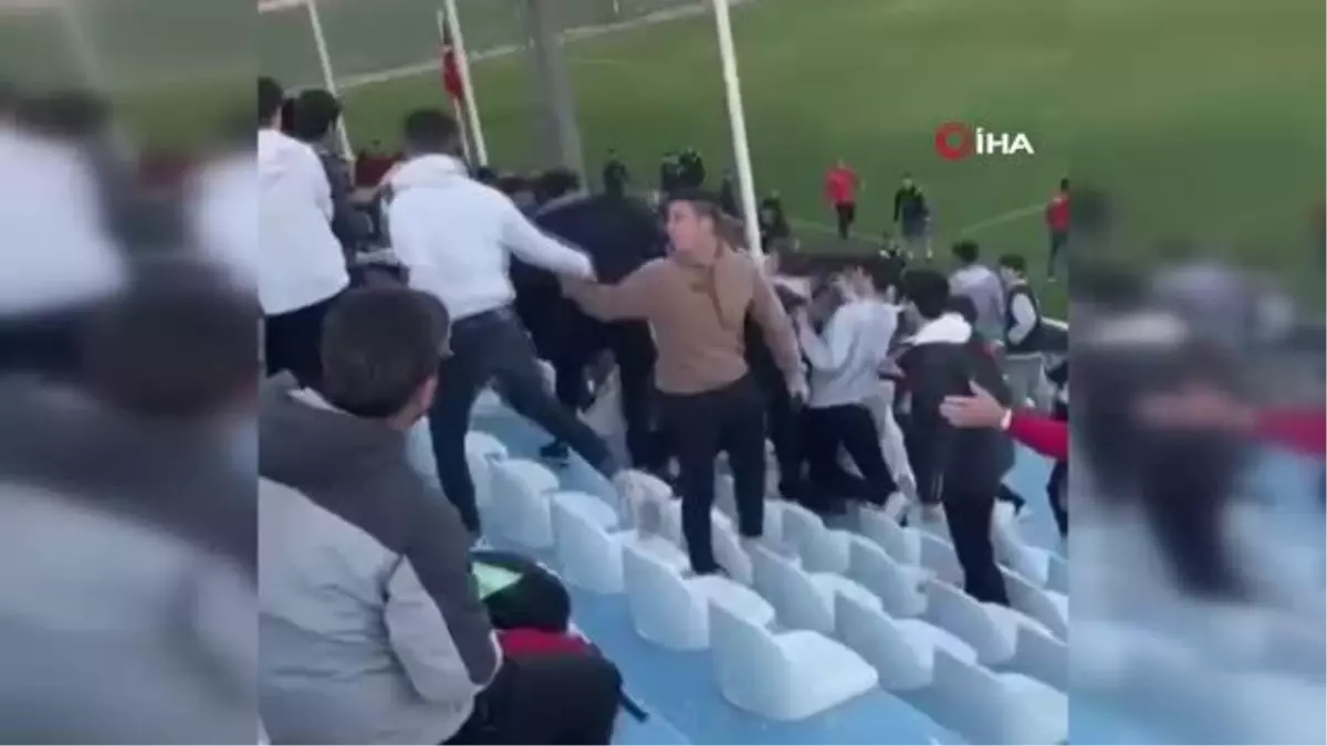 Son dakika haberi... Amatör maçta tribün kavgası kamerada