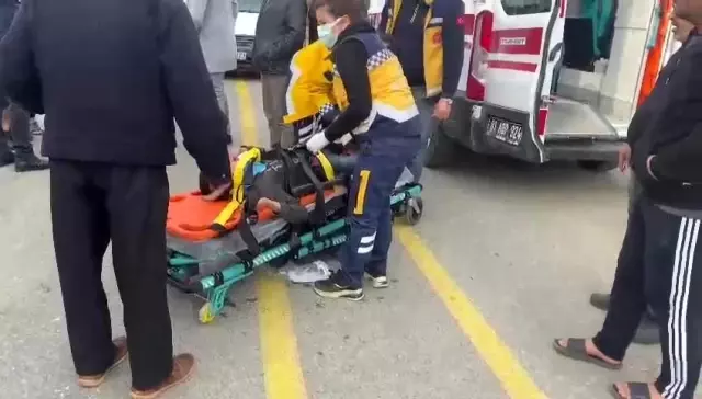 Bisikletiyle yolun karşısına geçmeye çalışan çocuğa hafif ticari araç çarptı