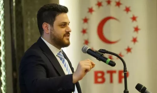 BTP lideri Hüseyin Baş sahnede şarkı söyleyerek parti üyelerini coşturdu