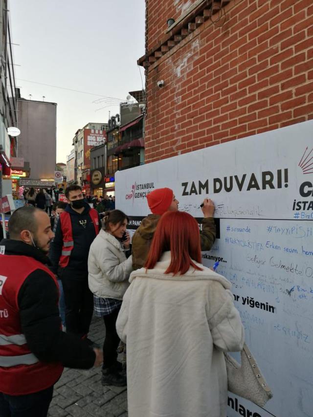 CHP'den 39 ilçede 'zam duvarı' eylemi! Vatandaşlar düşüncelerini yazdı