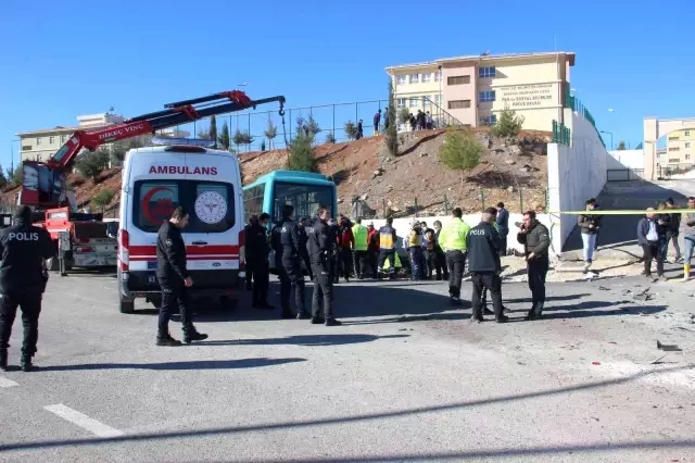 Halk otobüsüyle AFAD aracı çarpıştı: 1 ölü, 3 yaralı