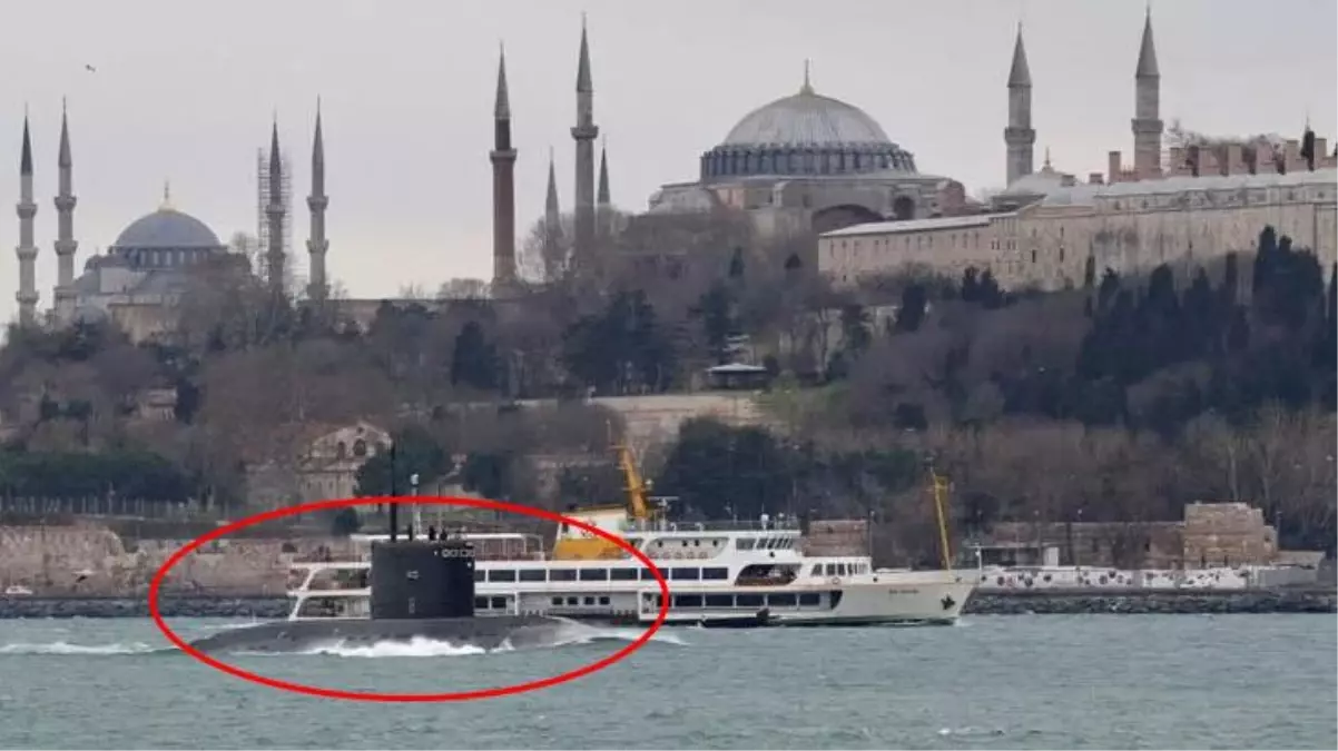 Rus donanmasına ait saldırı tipi denizaltı İstanbul Boğazı'ndan geçerek Karadeniz'e açıldı
