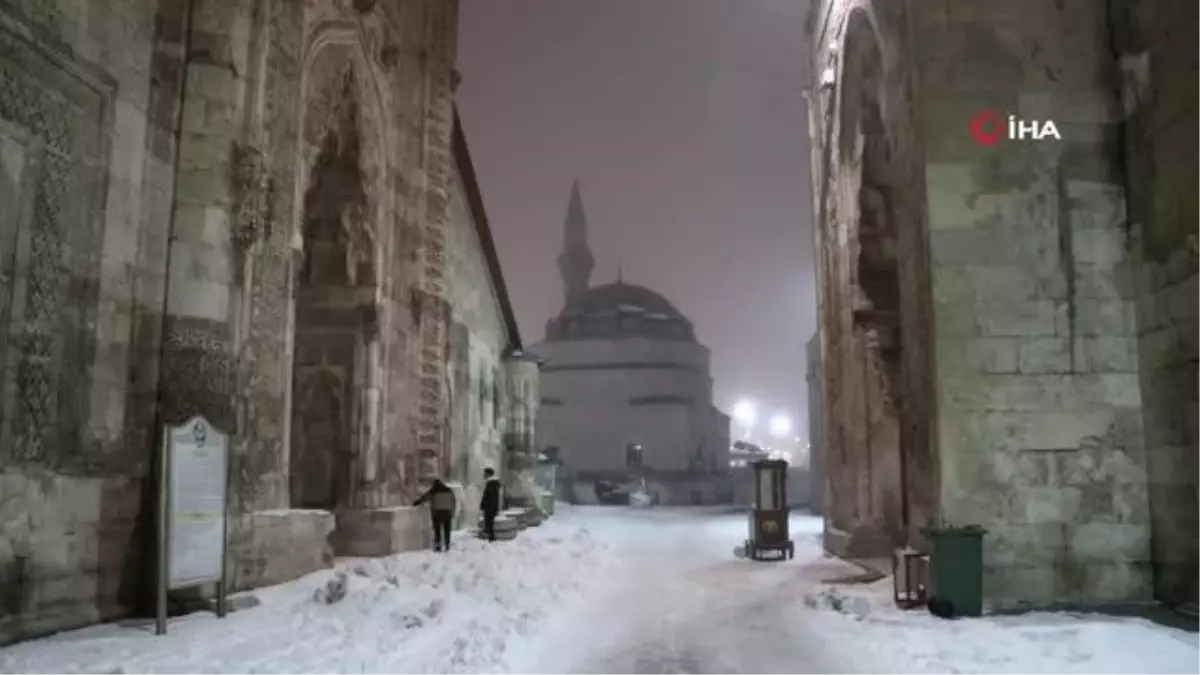 Sivas'ta kırağı güzelliği