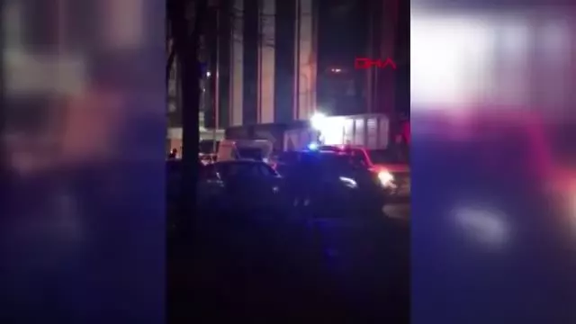 SULTANGAZİ�DE DÜĞÜN SAHİPLERİNDEN POLİSE SALDIRI SULTANGAZİ�DE DÜĞÜN SAHİPLERİNDEN POLİSE SALDIRI