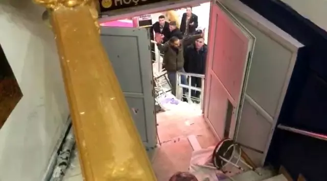 Pavyon baskınında 14 polisi yaraladılar! Çevik kuvvet ekipleri destek vermek zorunda kaldı Pavyon baskınında 14 polisi yaraladılar! Çevik kuvvet ekipleri destek vermek zorunda kaldı