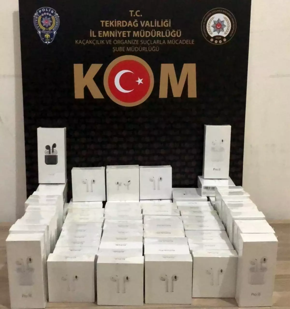 Tekirdağ'da şüpheli araçtan 80 adet kaçak kulaklık çıktı