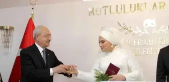 Kılıçdaroğlu nikah şahidi olduğu geline bilezik taktı, tavsiyesi gündem oldu